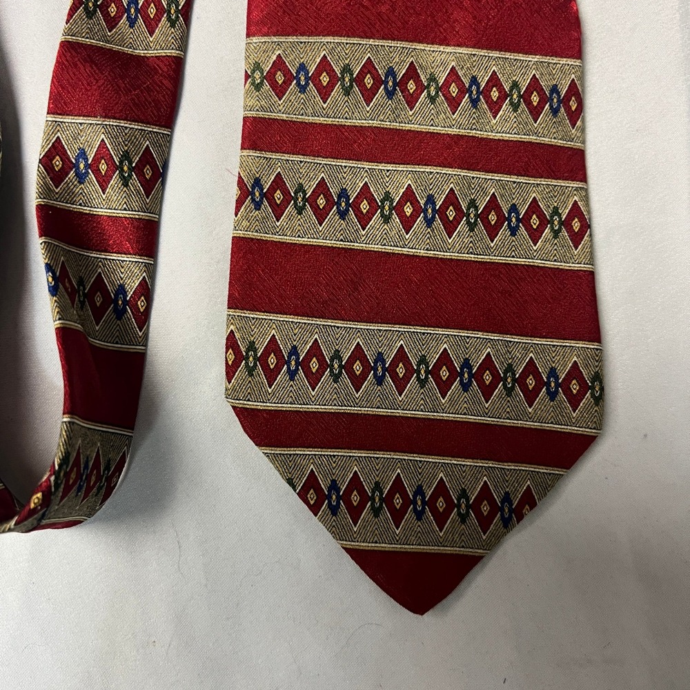 Geoffrey Beene Classic Silk Tie Burgundy Striped Geometric Diamond Pattern